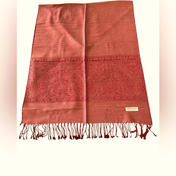Pashmina - Picture 1 of 3